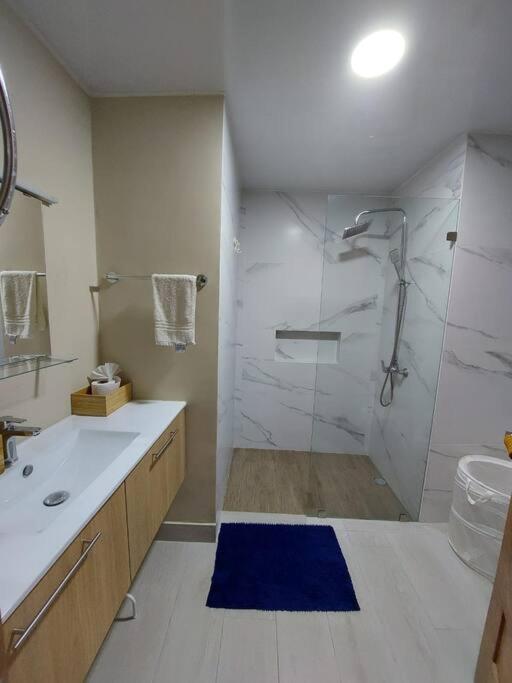 Apartamento moderno con piscina