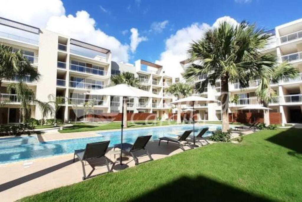 Apartamento moderno con piscina