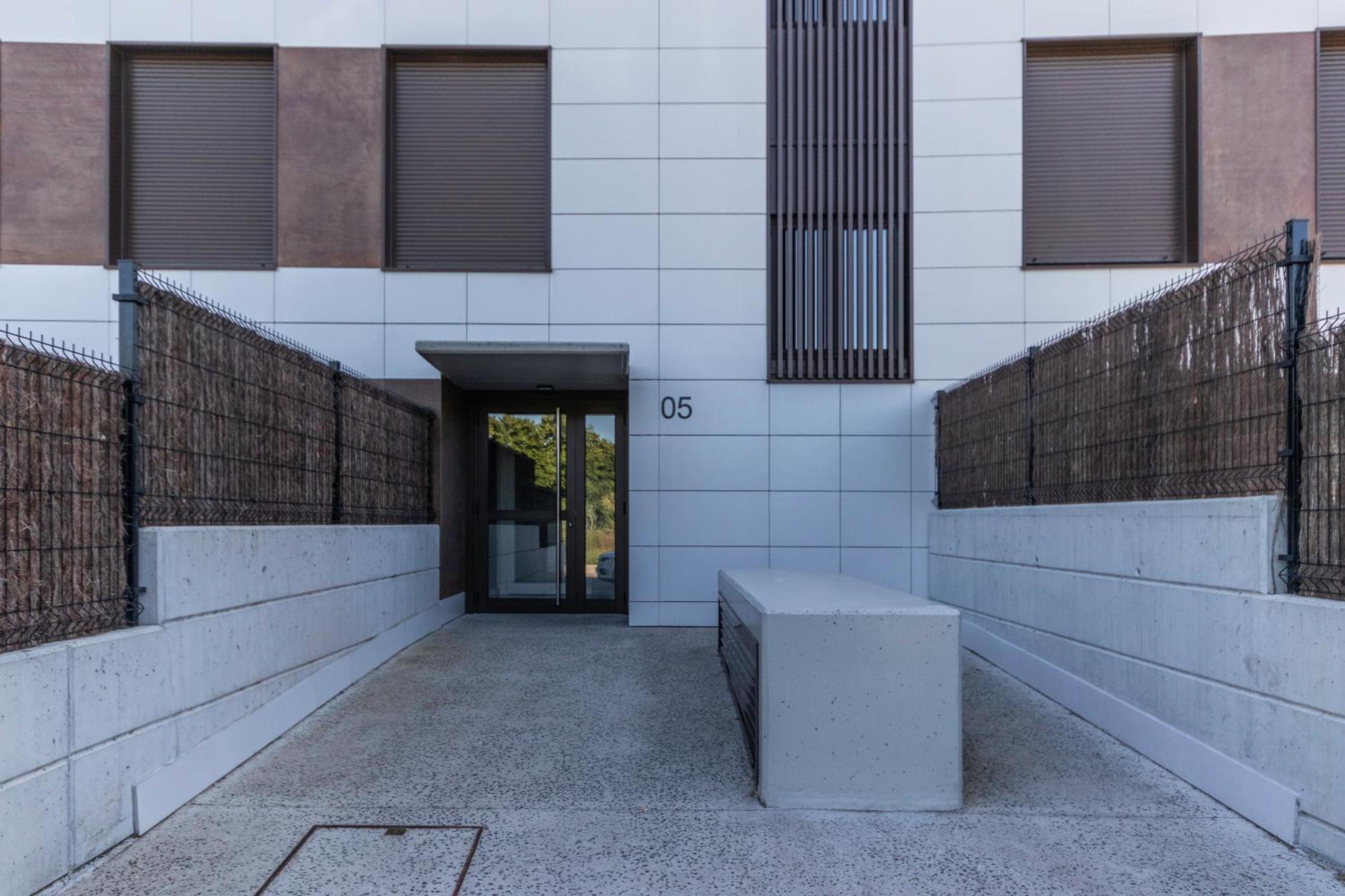 AkomodaT en Precioso y Moderno con Jardín y Parking