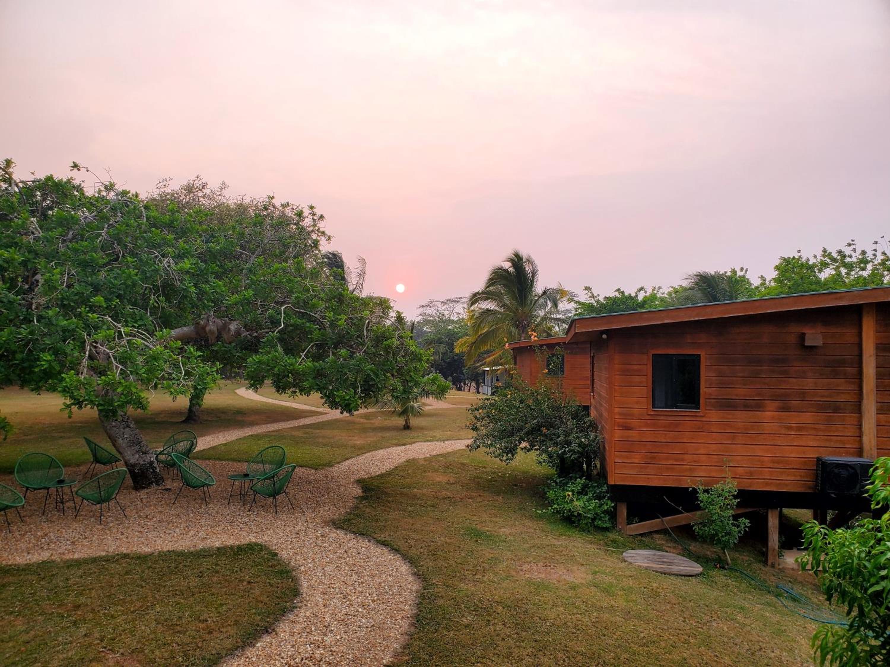 Yumas Riverfront Lodge