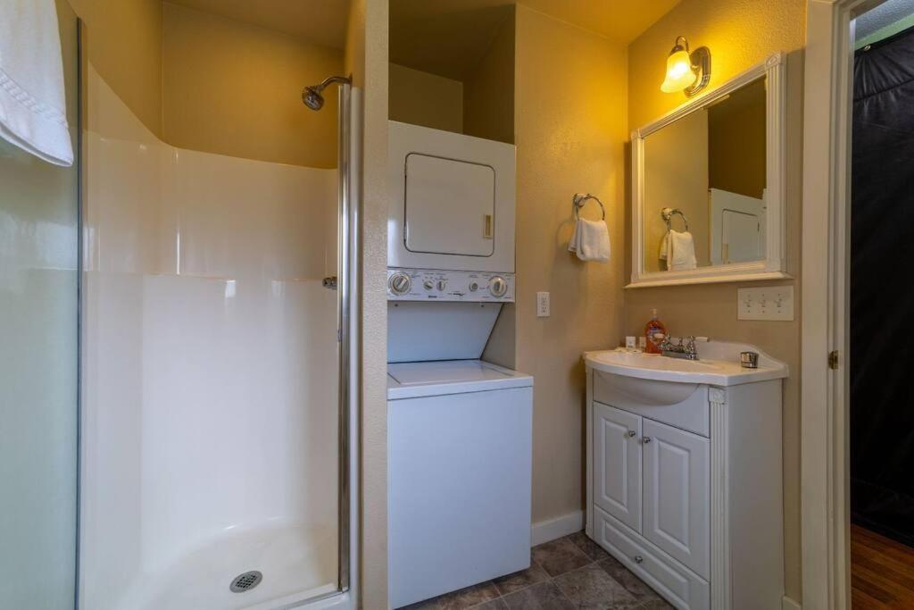 Elk Meadow Cabins 15B Lady Bird - Single Room view 2