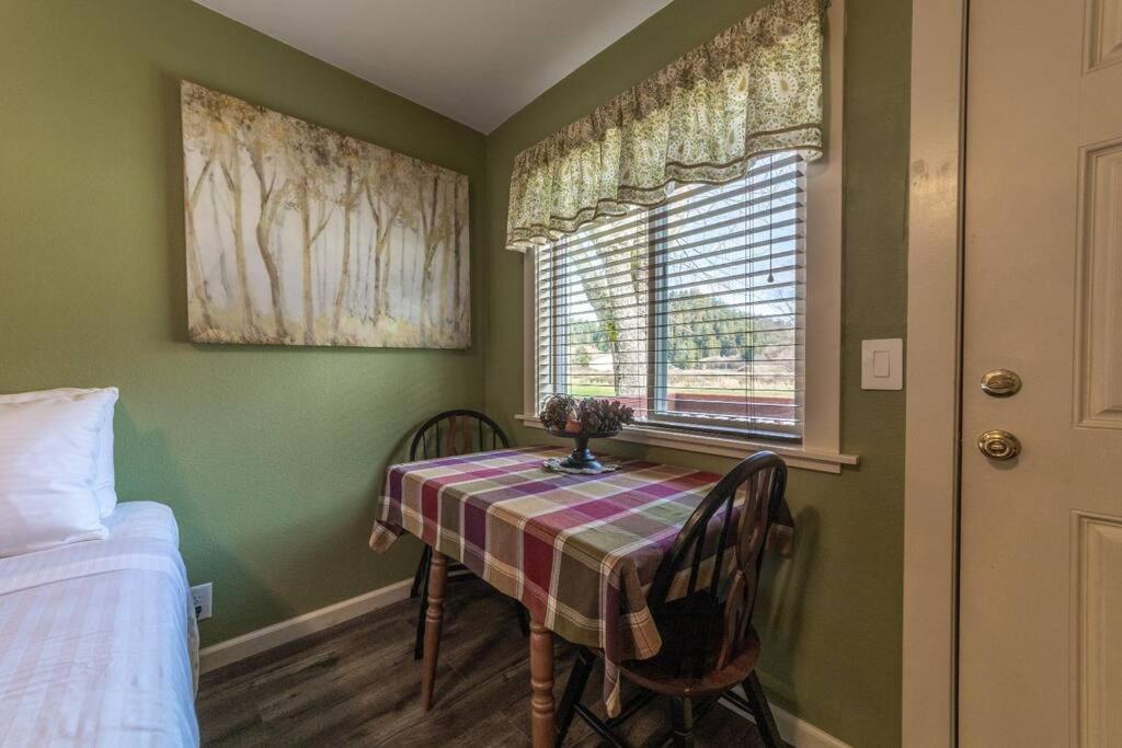 Elk Meadow Cabins 17B Gold Rush - Single Room view 2