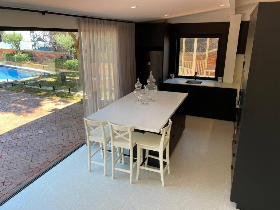 Luxury Cottage at the Manor on the River!!!
