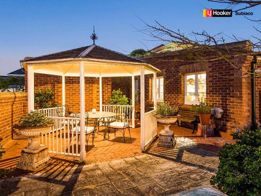 Luxury Cottage at the Manor on the River!!!