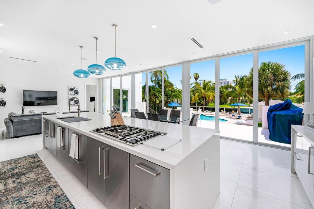 EXCLUSIVE PRIVATE RETREAT IN MIAMI !