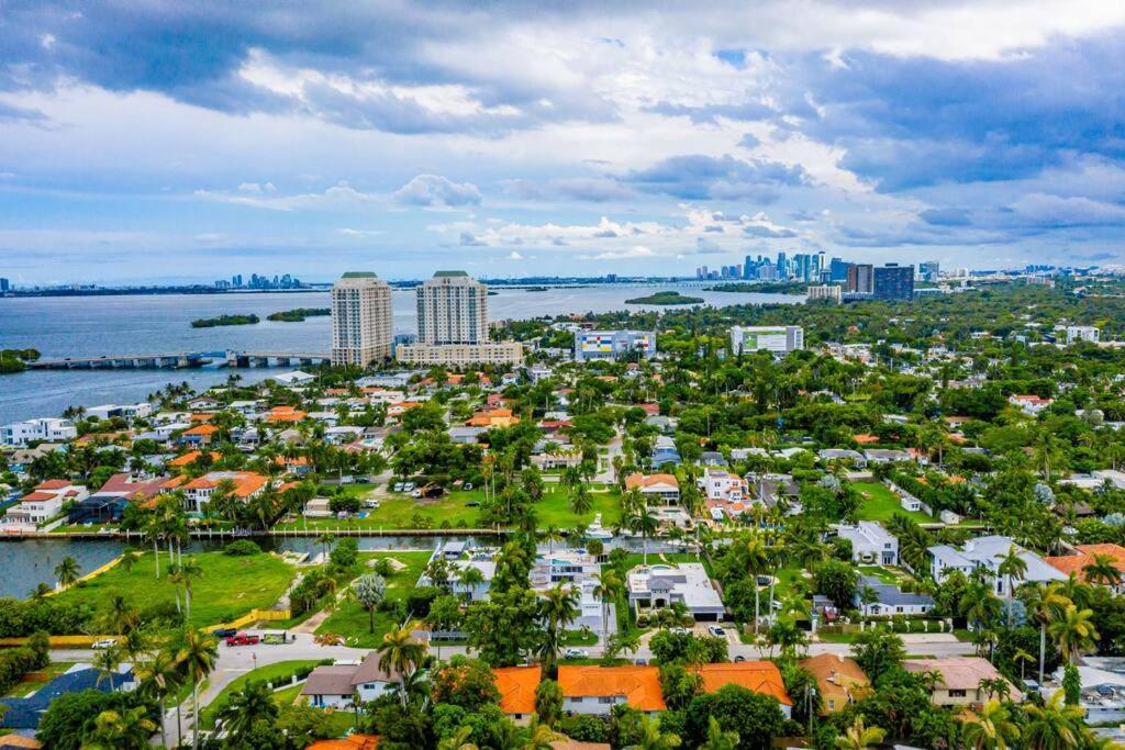 EXCLUSIVE PRIVATE RETREAT IN MIAMI !