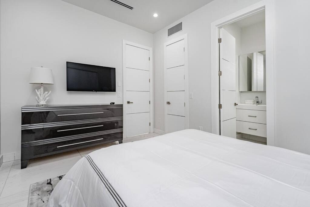 EXCLUSIVE PRIVATE RETREAT IN MIAMI !