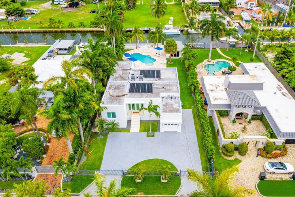 EXCLUSIVE PRIVATE RETREAT IN MIAMI !