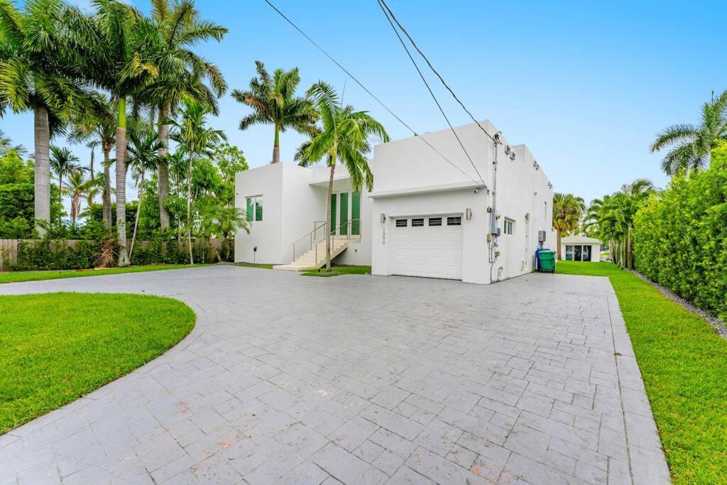 EXCLUSIVE PRIVATE RETREAT IN MIAMI !