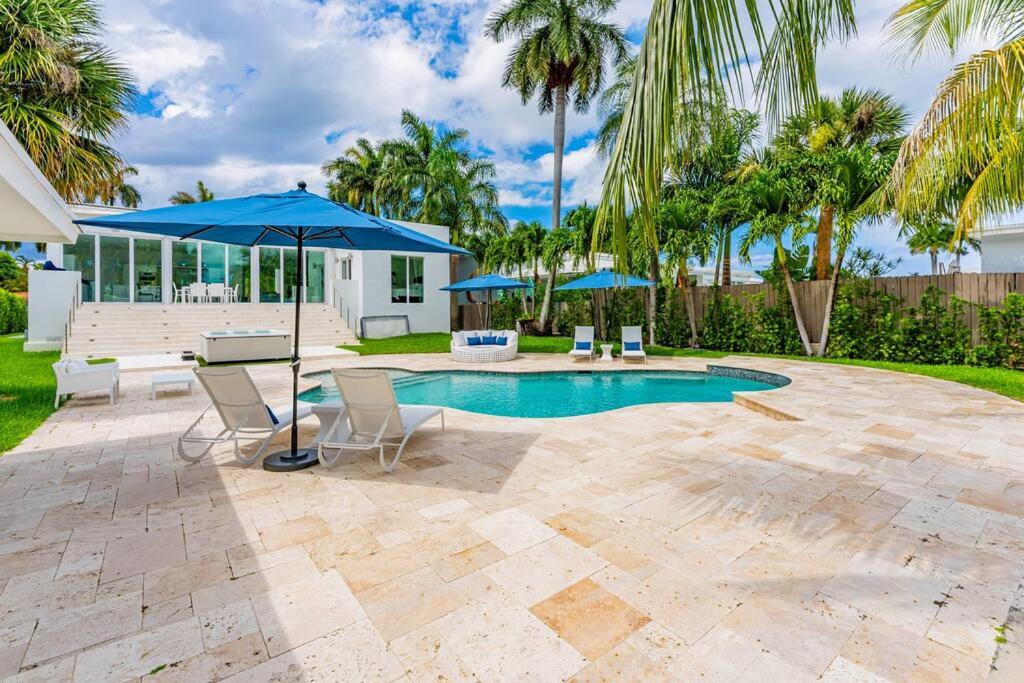 EXCLUSIVE PRIVATE RETREAT IN MIAMI !