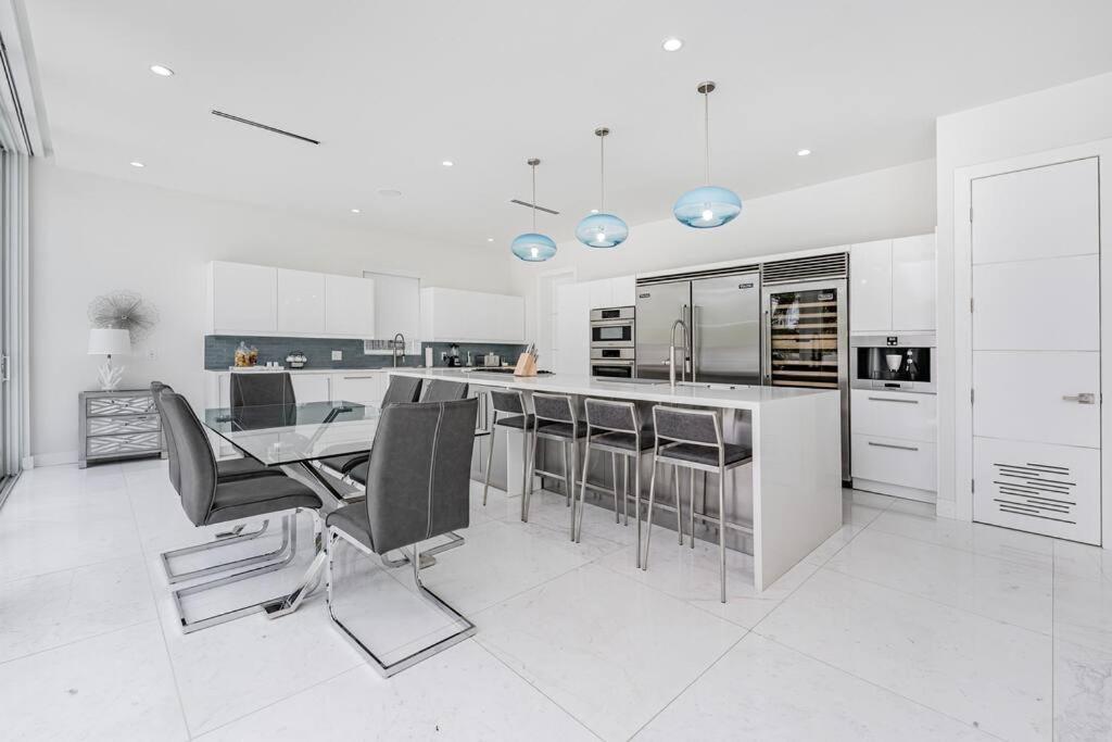 EXCLUSIVE PRIVATE RETREAT IN MIAMI !