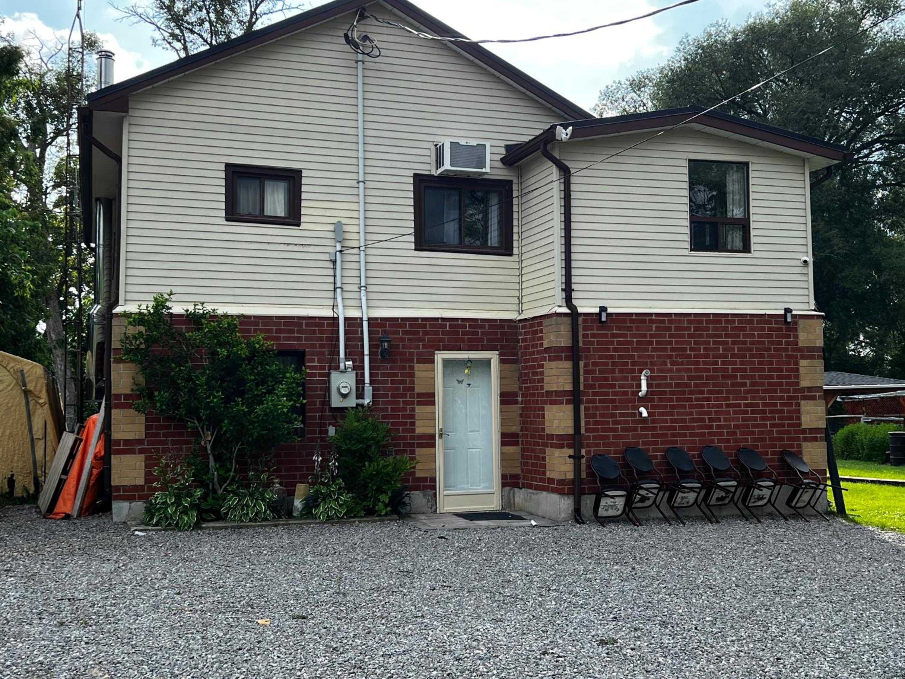 5 Bedrooms Cottage at Rice Lake!