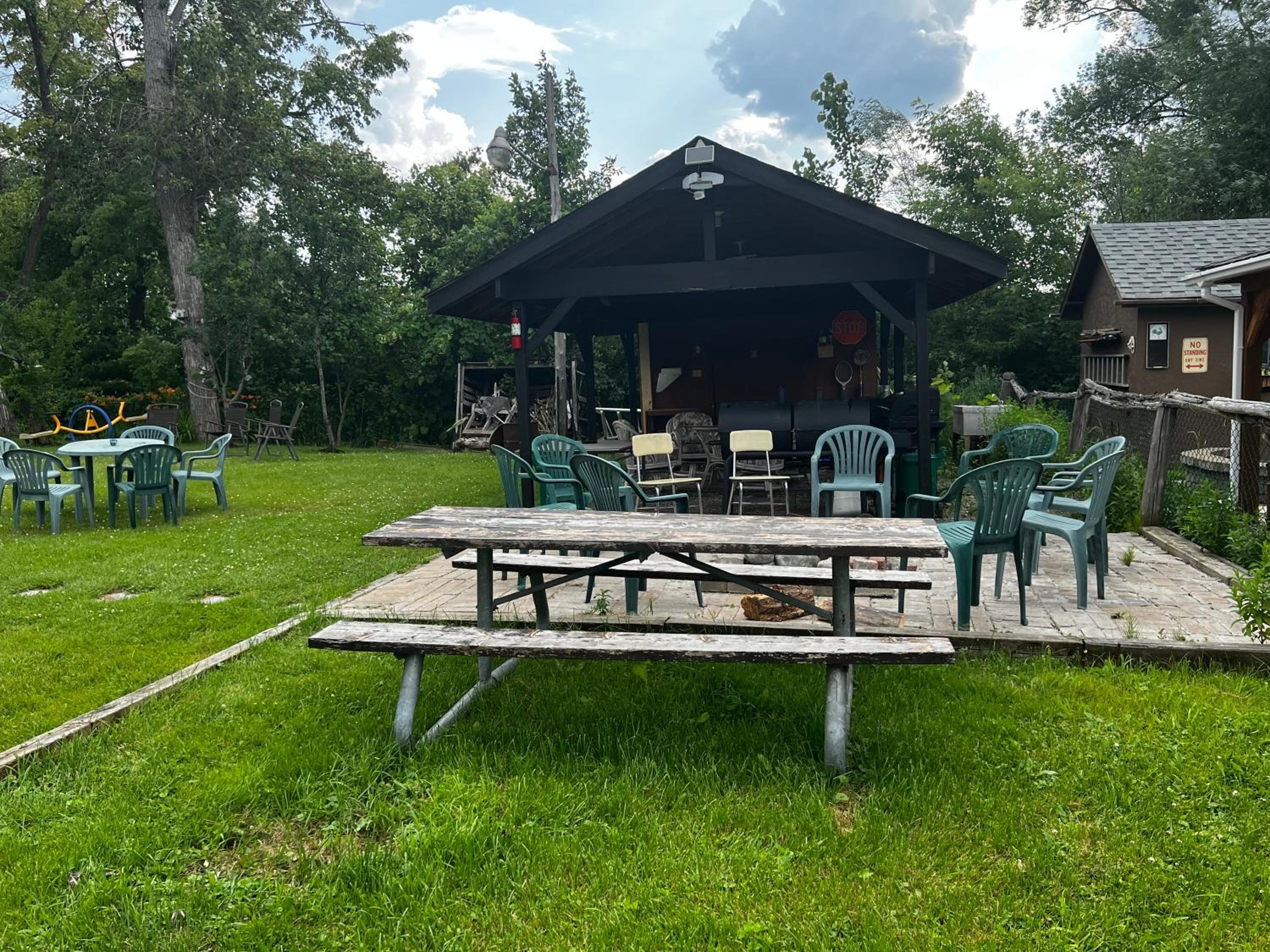 5 Bedrooms Cottage at Rice Lake!