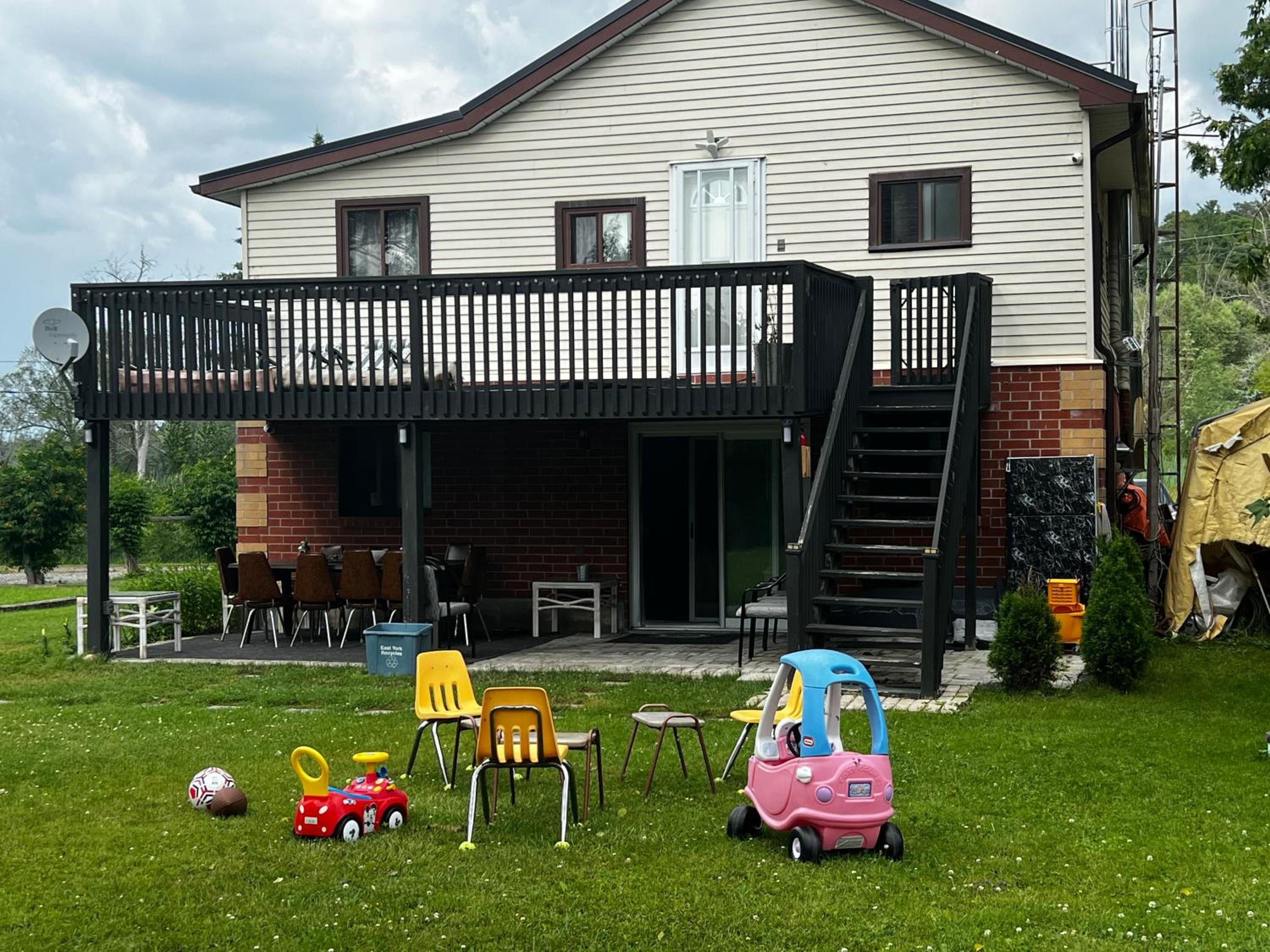 5 Bedrooms Cottage at Rice Lake!