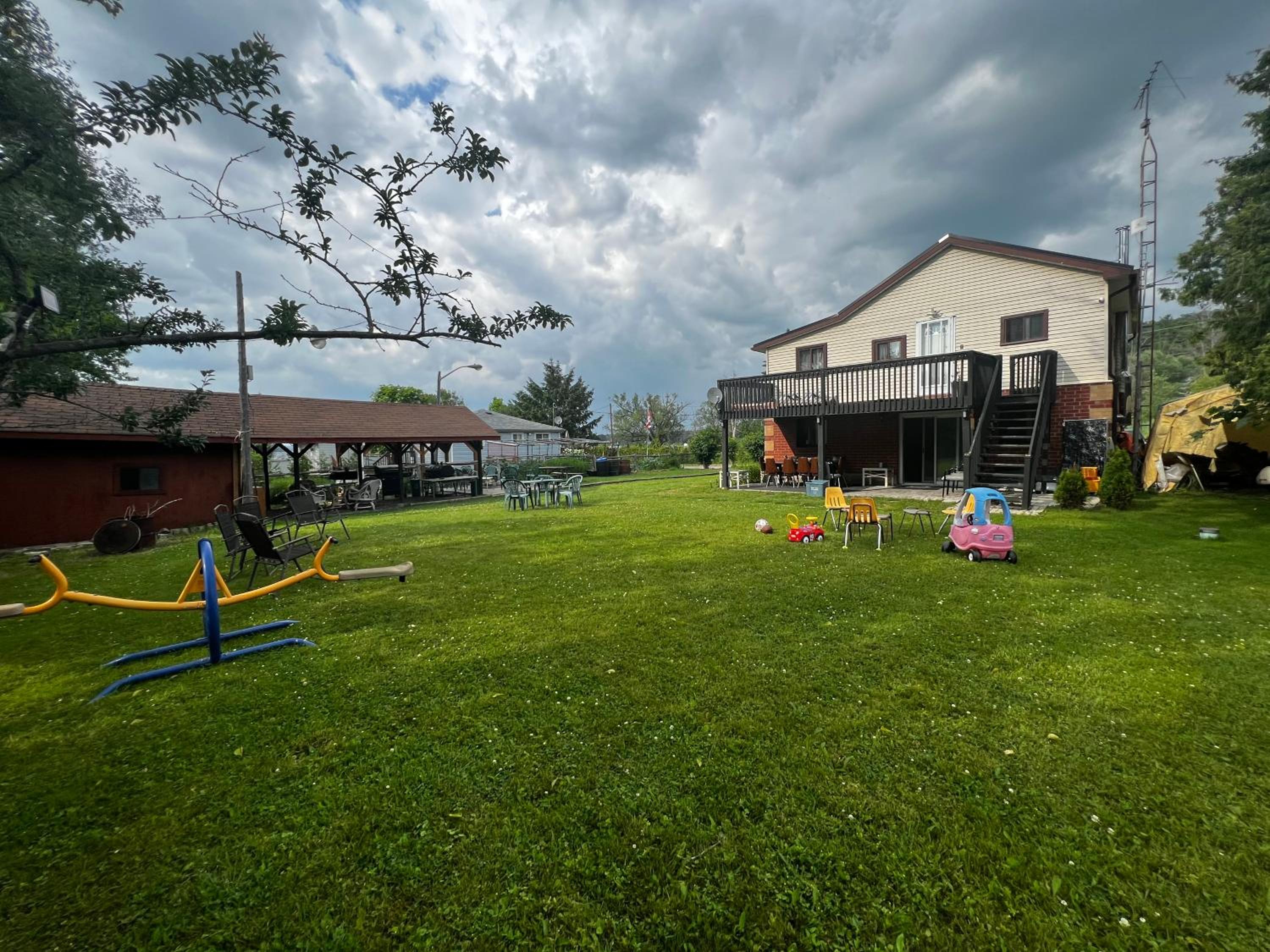 5 Bedrooms Cottage at Rice Lake!
