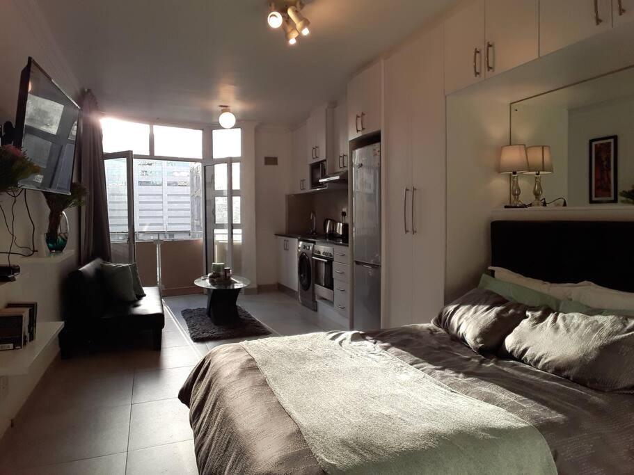 36 HydePark Apartments view 3