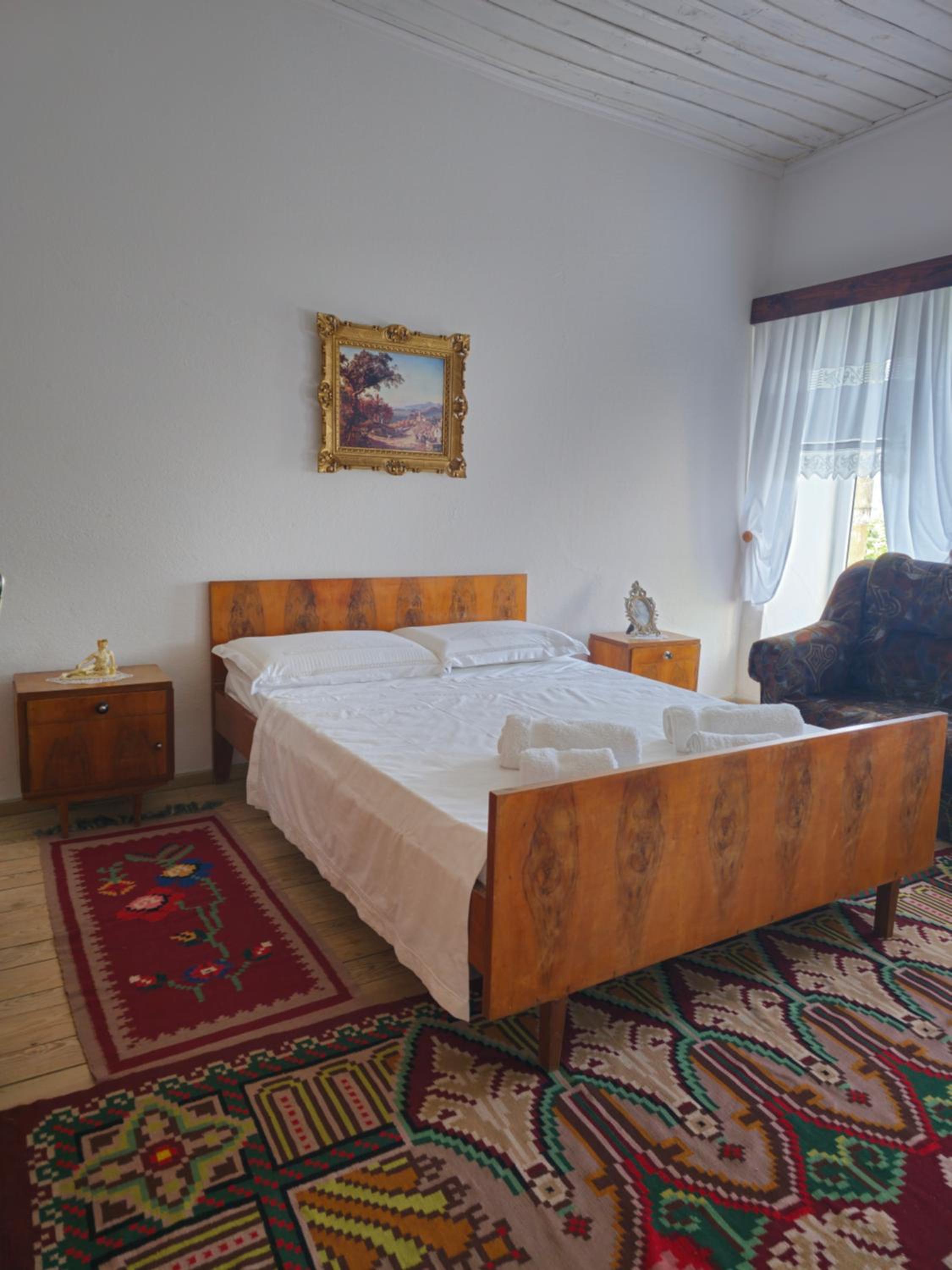 Traditional House Shapllo