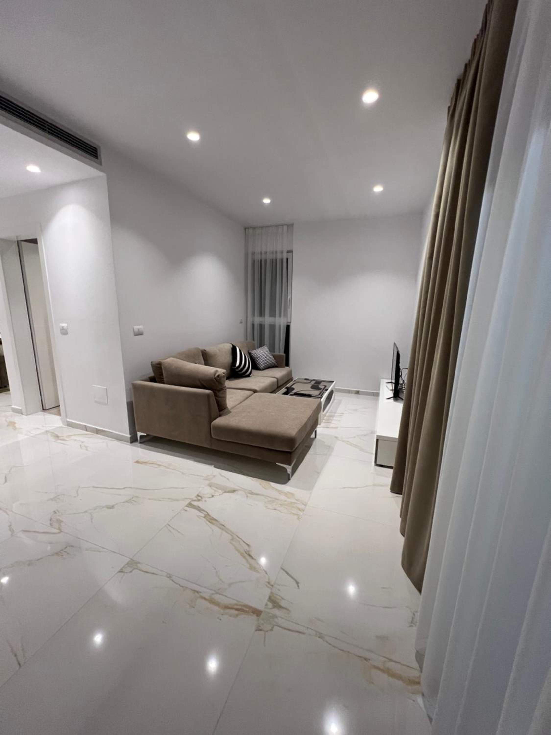 Mumbas Apartment 3