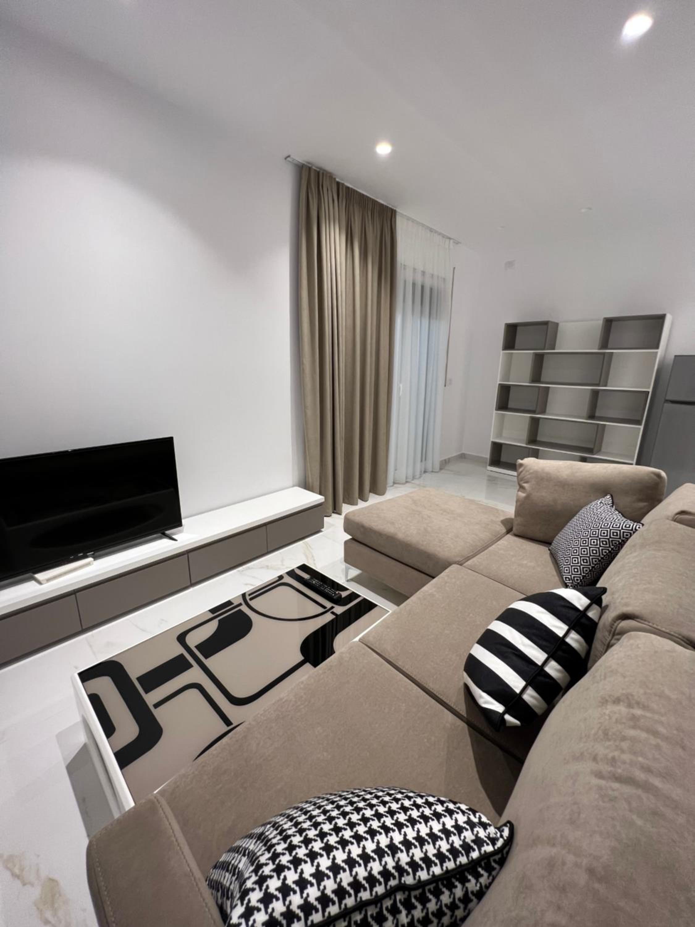 Mumbas Apartment 3