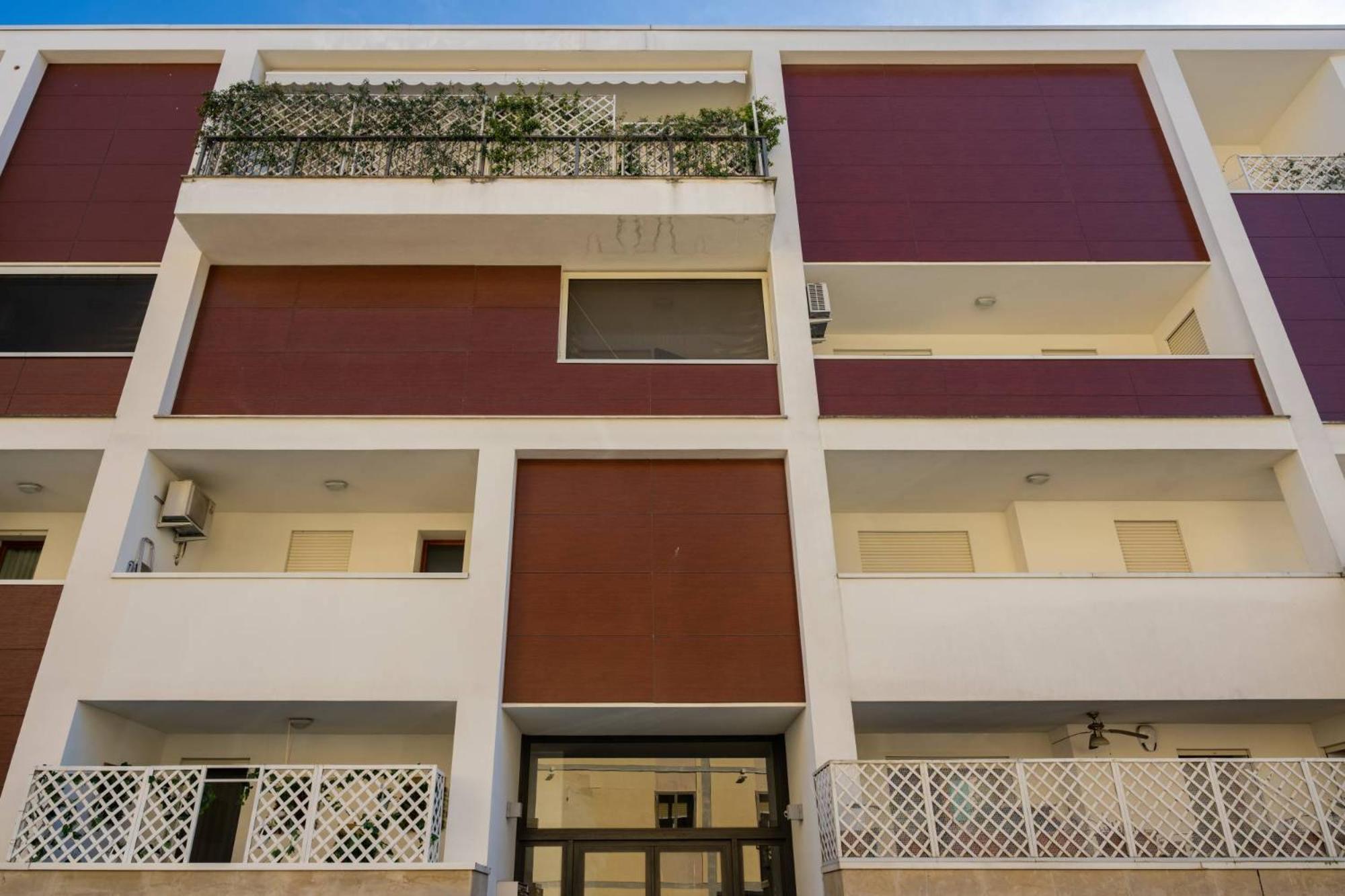 Elegant Location in Florence - 2 FREE PARKING!
