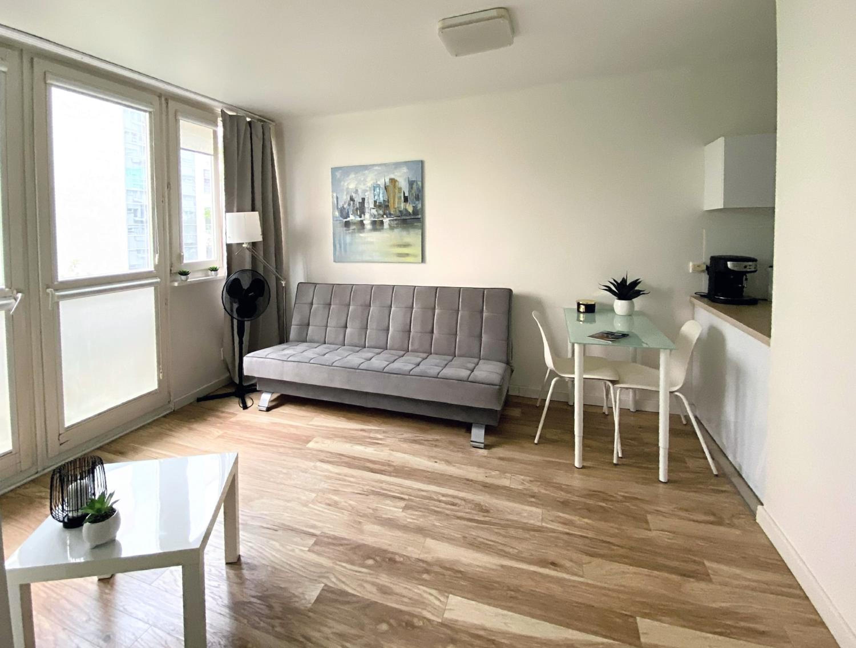 Warsaw Concierge Rondo ONZ view 3