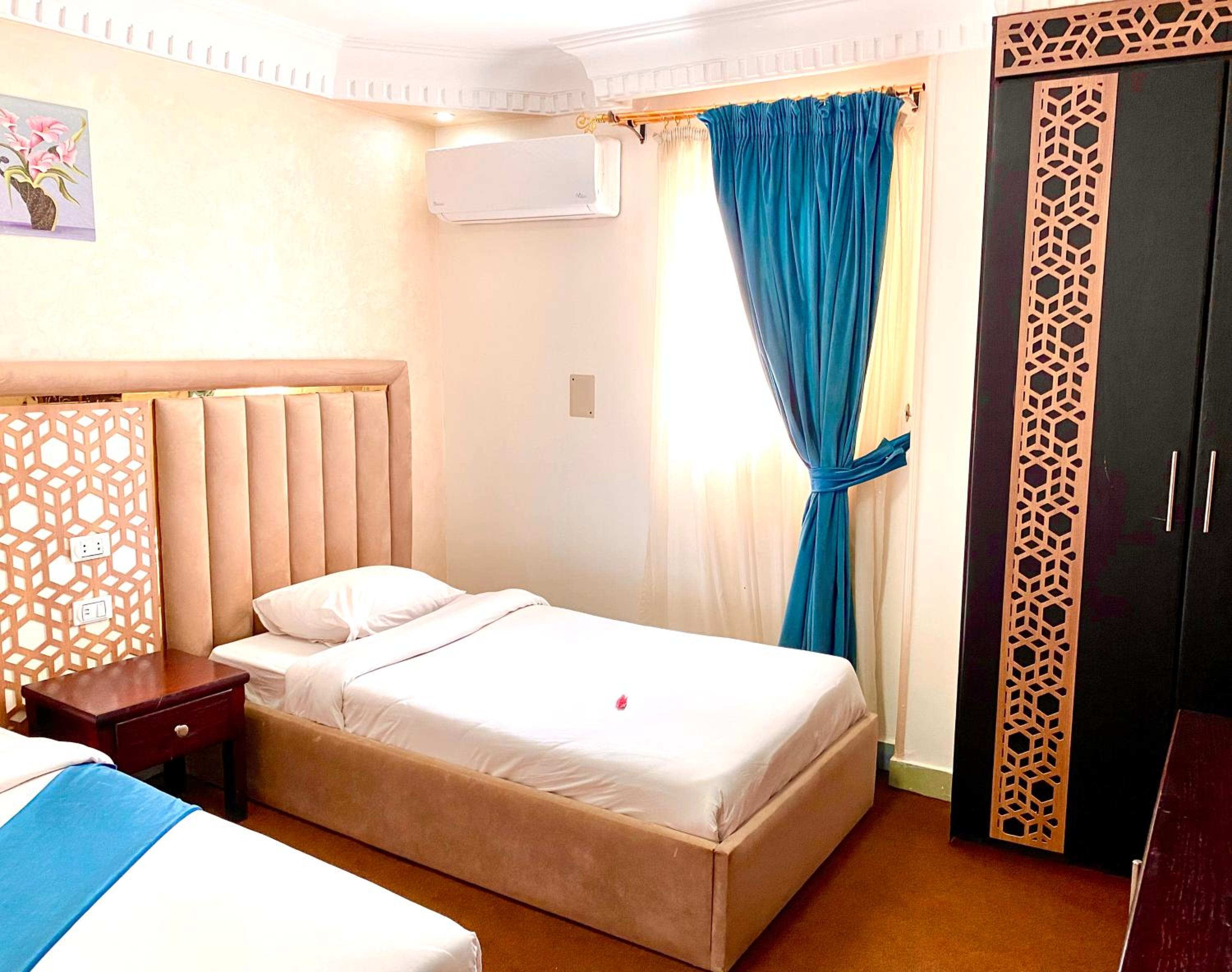 Golden Pyramids view guest house