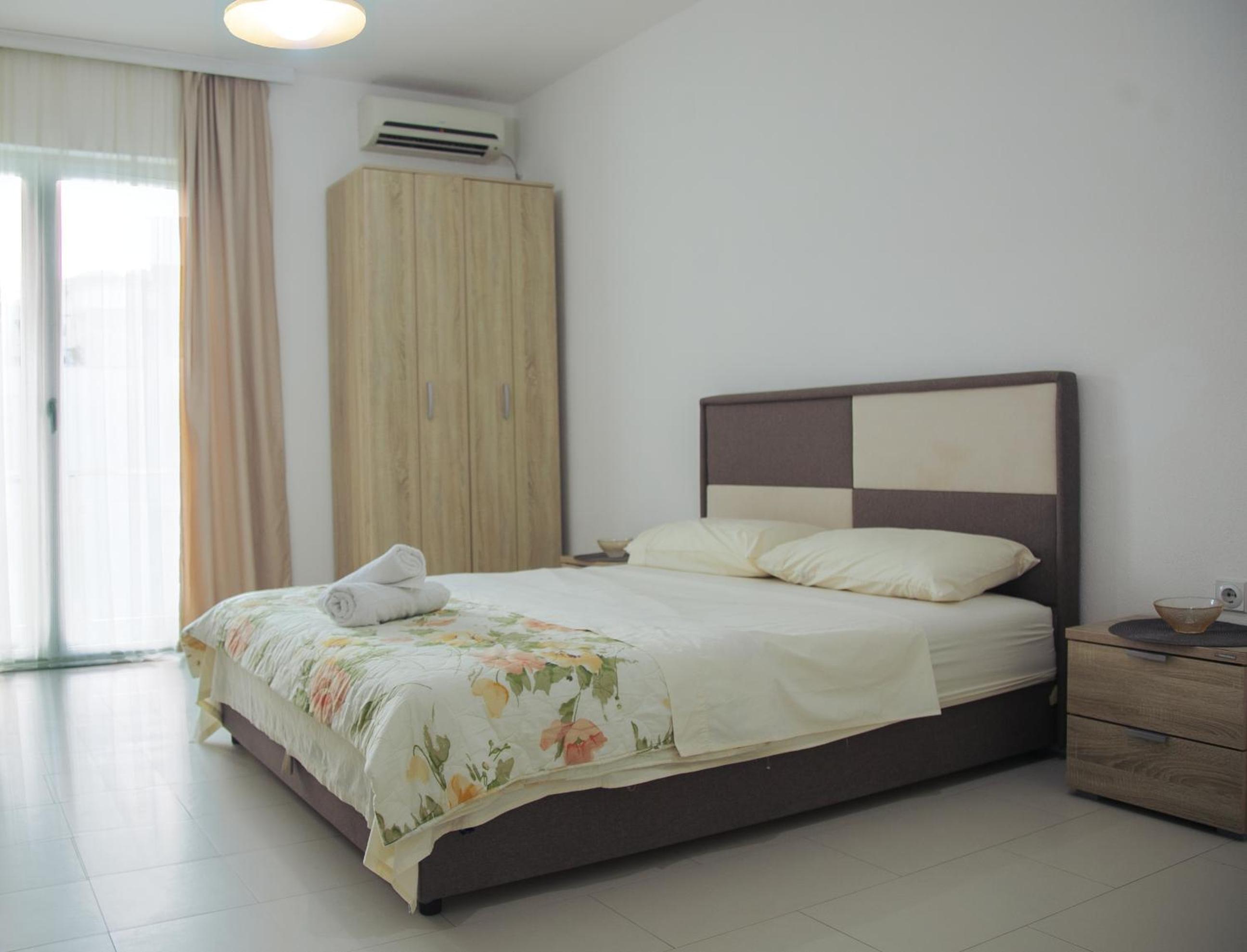 Nimes Apartments