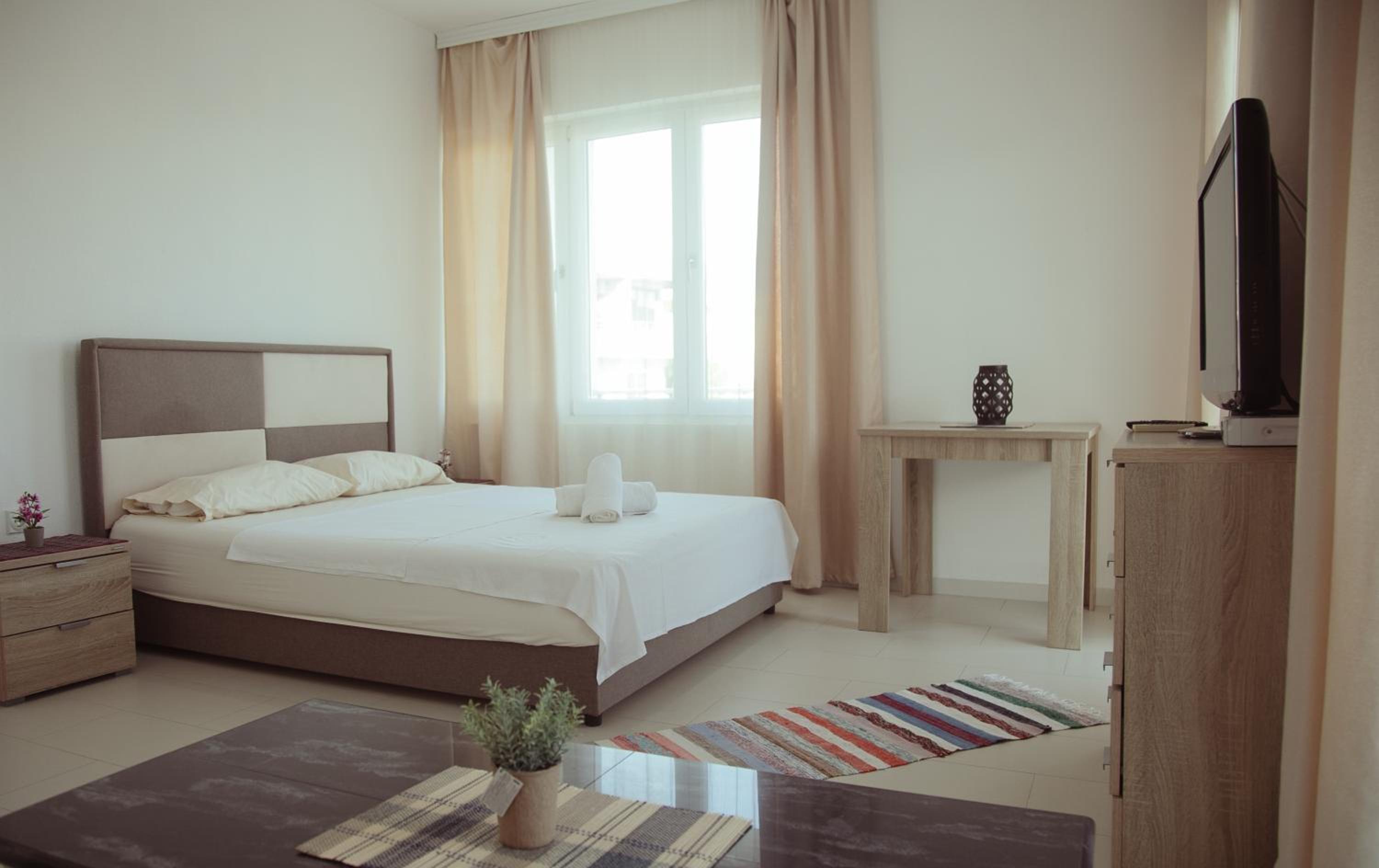 Nimes Apartments