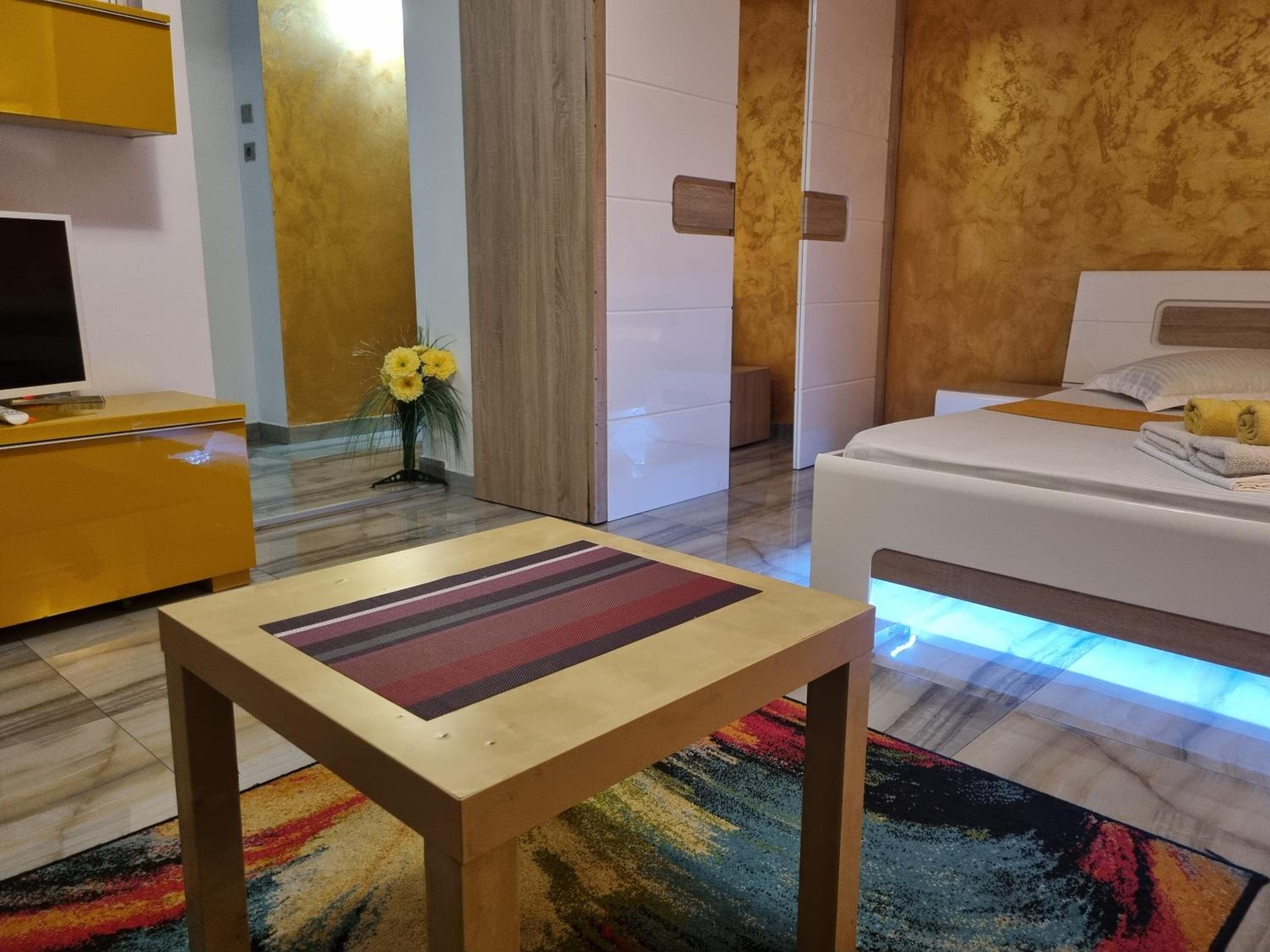GOLDEN STUDIO- Panoramic View with Terrace view 5