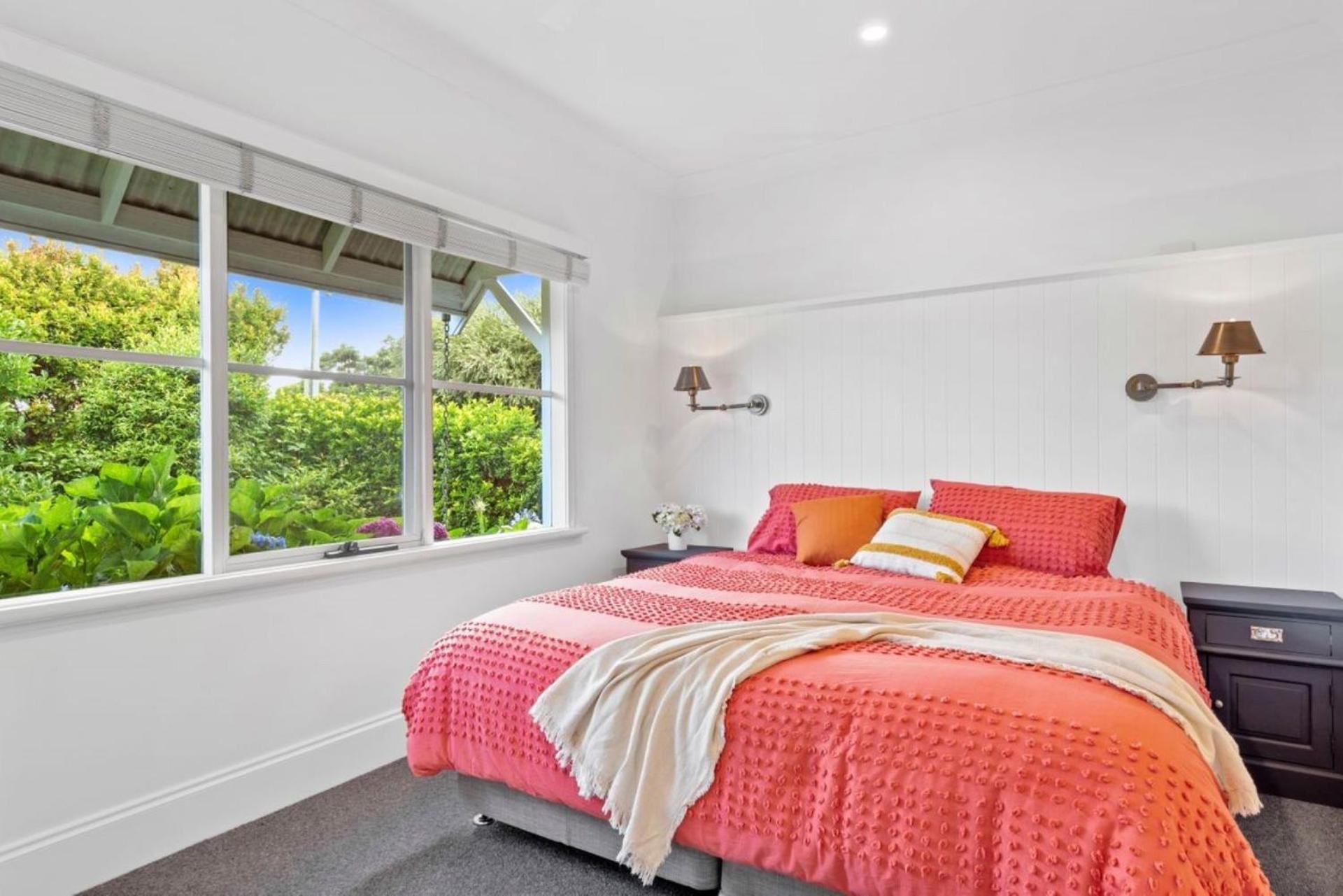 Countryside Luxe - 5 minute drive to the Beach!