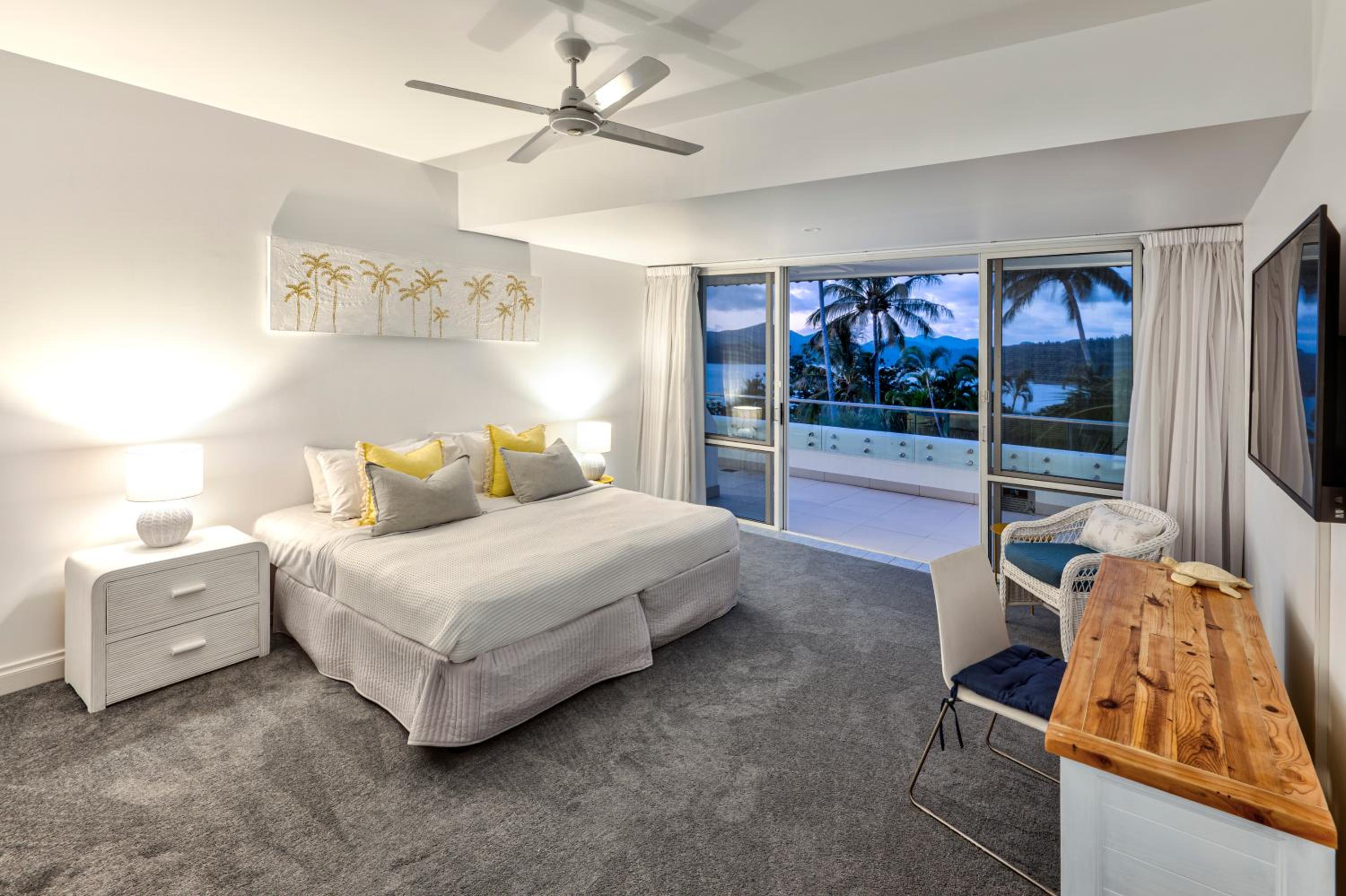 Bella Vista East 4 Oceanview, Golf Buggy, Valet Service & Shared Pool