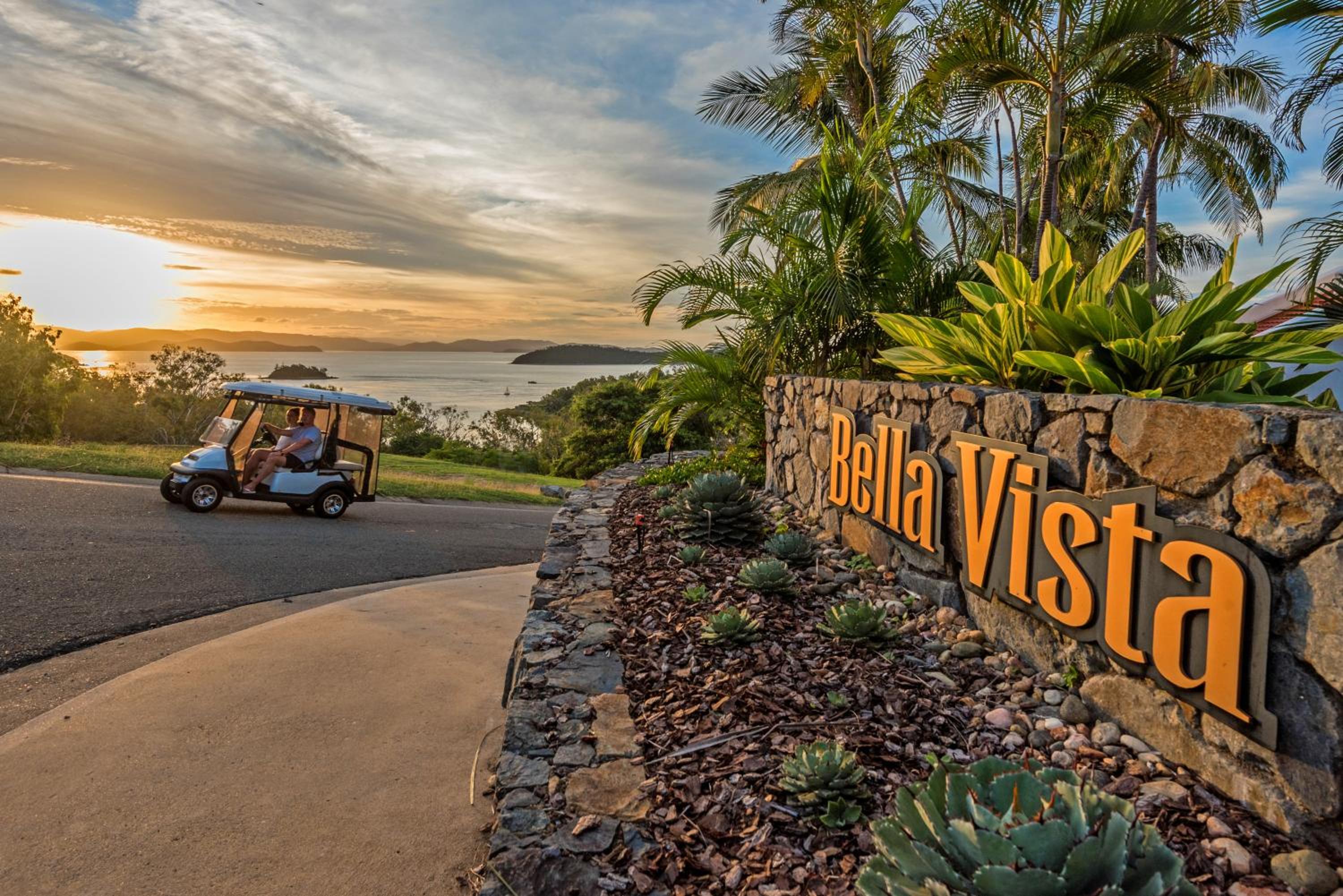 Bella Vista East 4 Oceanview, Golf Buggy, Valet Service & Shared Pool