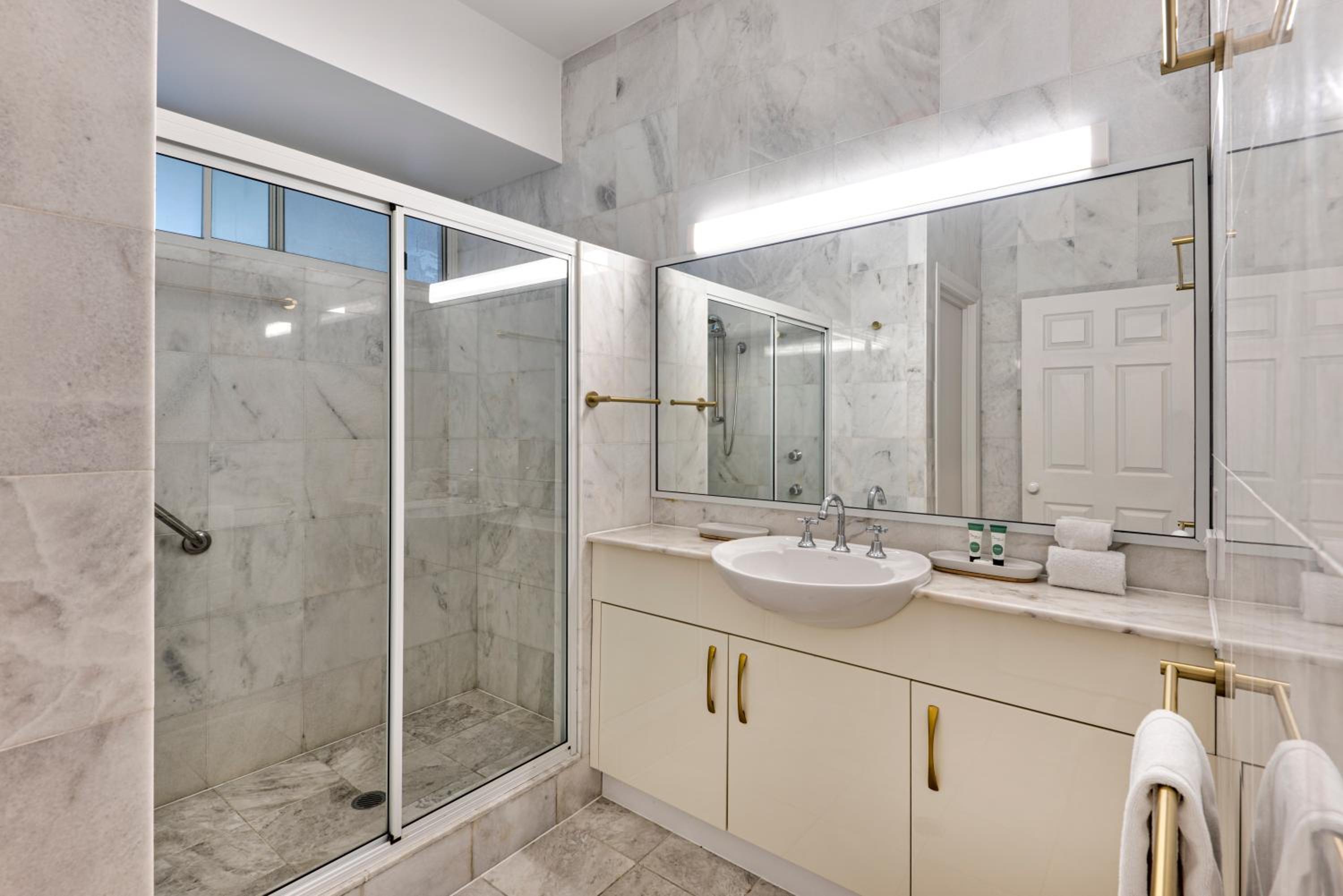 Bella Vista East 4 Oceanview, Golf Buggy, Valet Service & Shared Pool