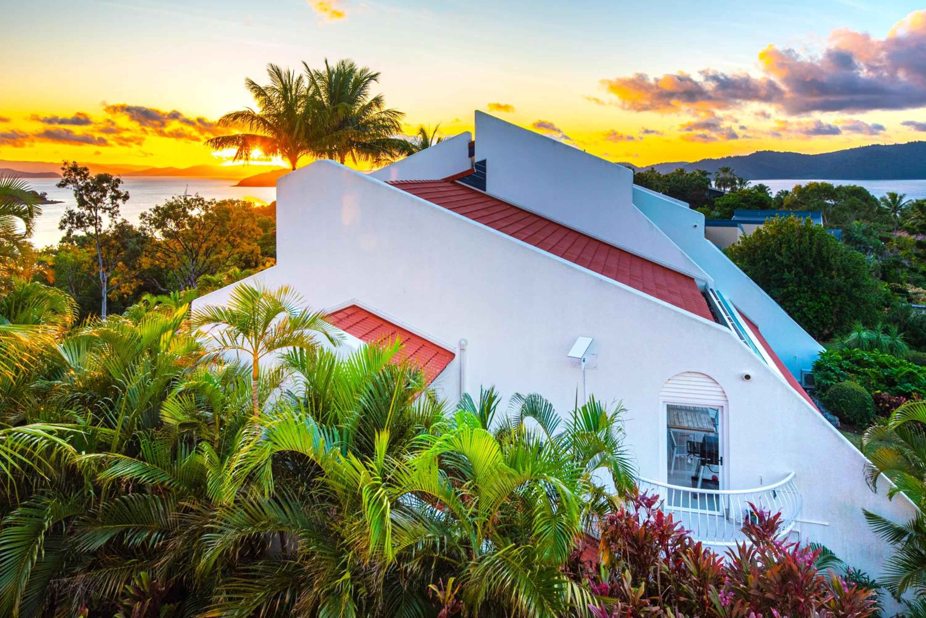 Hotel Bella Vista East 4 Oceanview, Golf Buggy, Valet Service & Shared Pool - Image 1