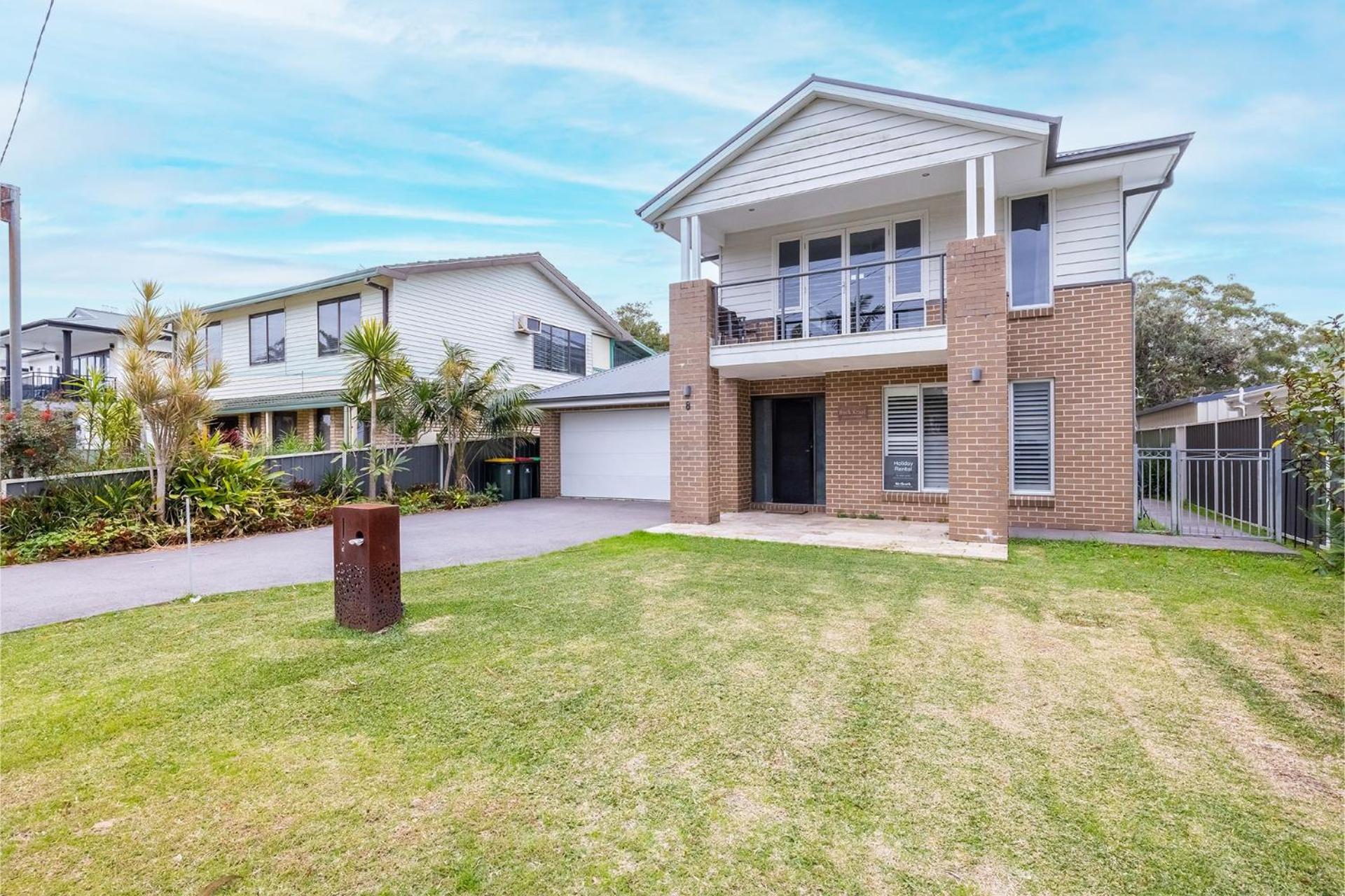 Big Wave At Shoal Bay 8 Achilles St large home with ducted air con Wi Fi and Linen
