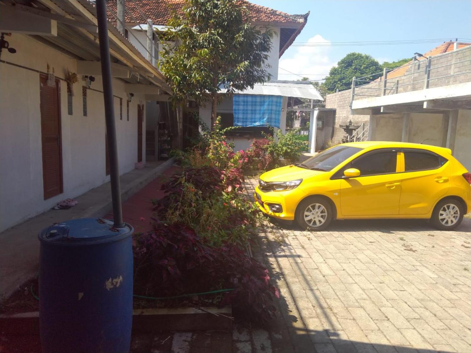 Guest House Griya Mas Busungbiu view 5