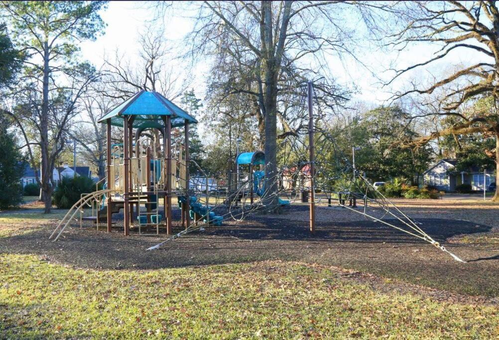 Short Walk to JSU Stadium, Hospitals, and Bars in Fondren view 4