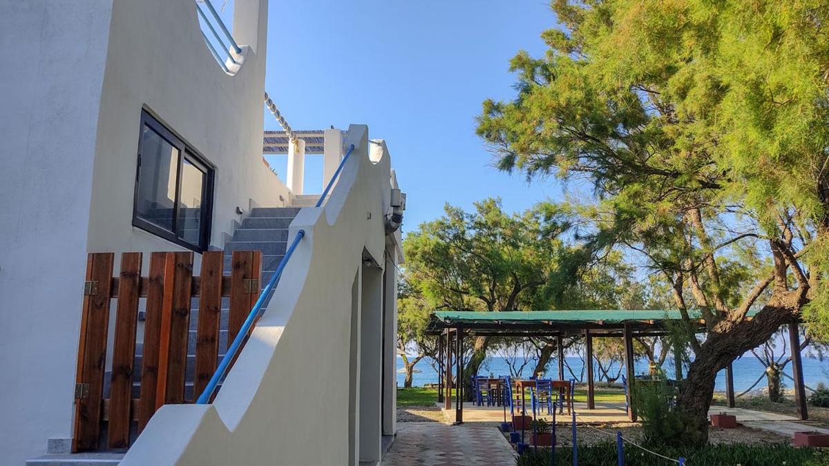 Pelekanos Beachfront Apartment