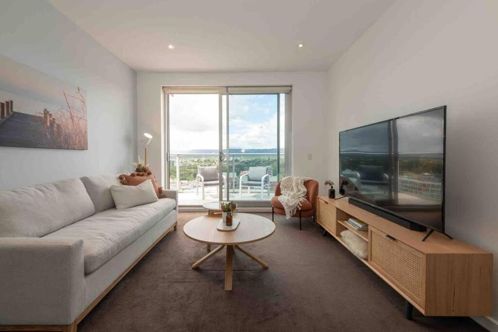 City apartment, pool & carpark
