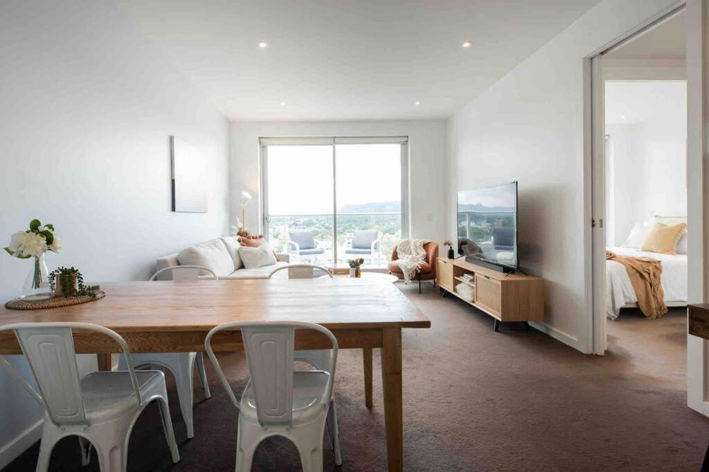 City apartment, pool & carpark