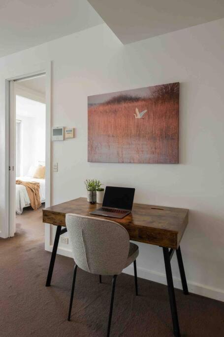 City apartment, pool & carpark