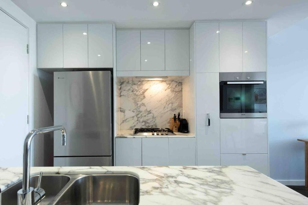 City apartment, pool & carpark