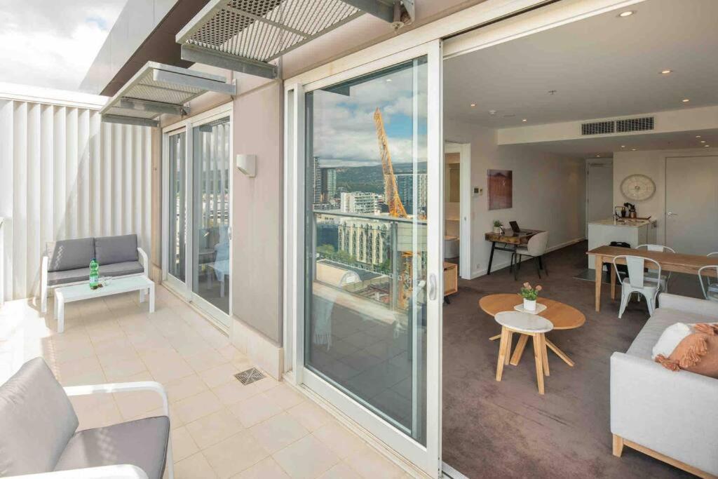 City apartment, pool & carpark