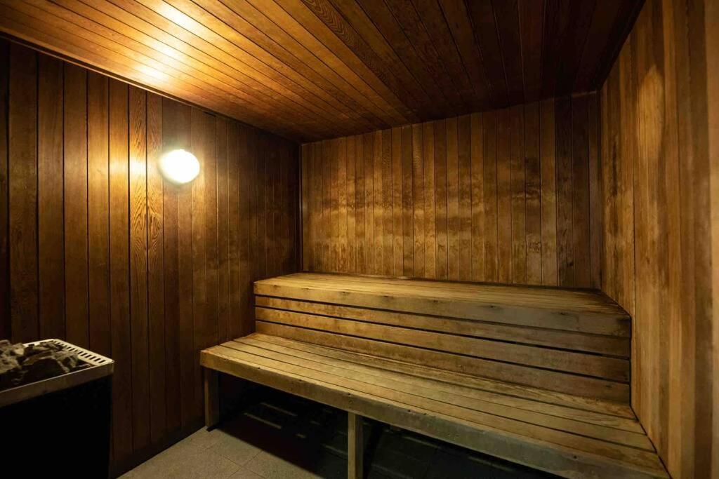City apartment, pool & carpark