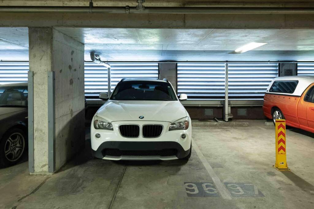 City apartment, pool & carpark