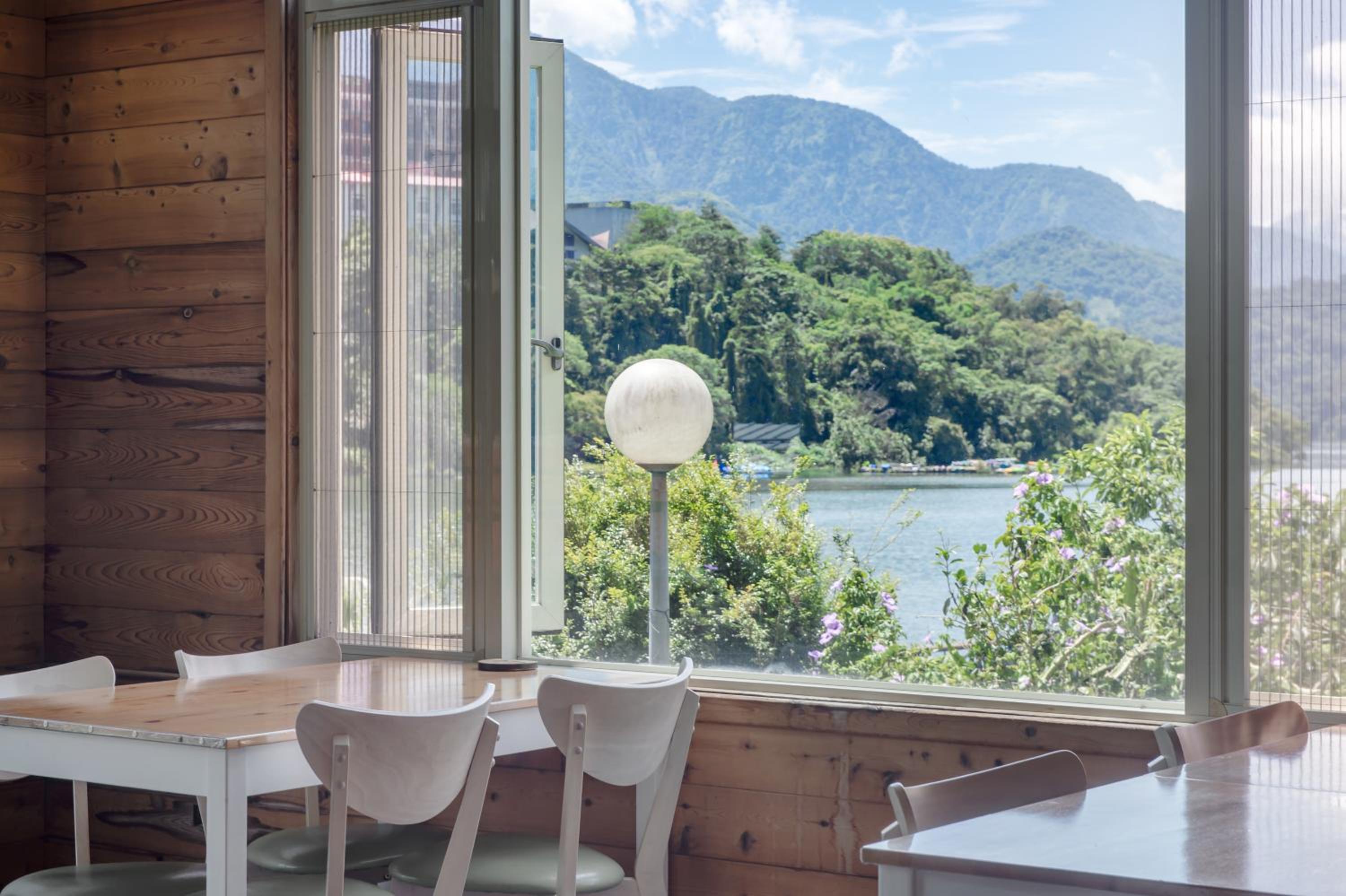 Bishui Shanju Lakeside B&B view 5