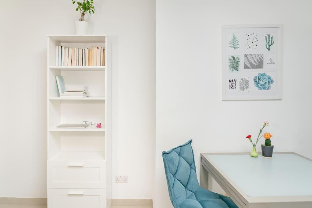 Cozy 1BDR Penthouse in Gzira! Near Beach Front and WiFi view 3