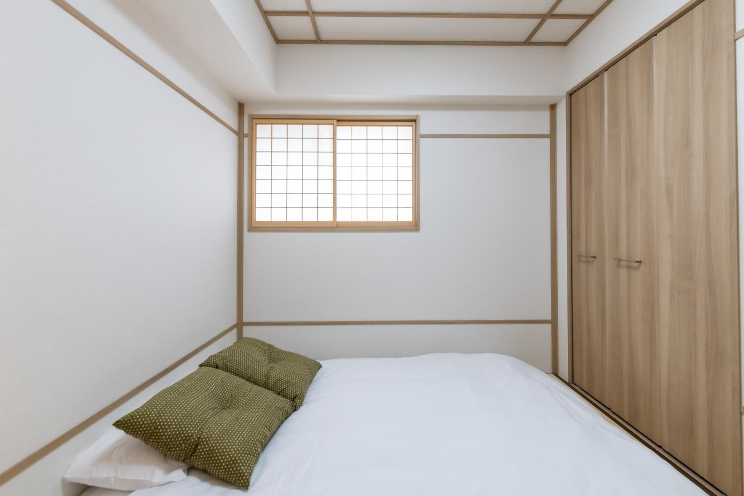 H2H Shinsaibashi