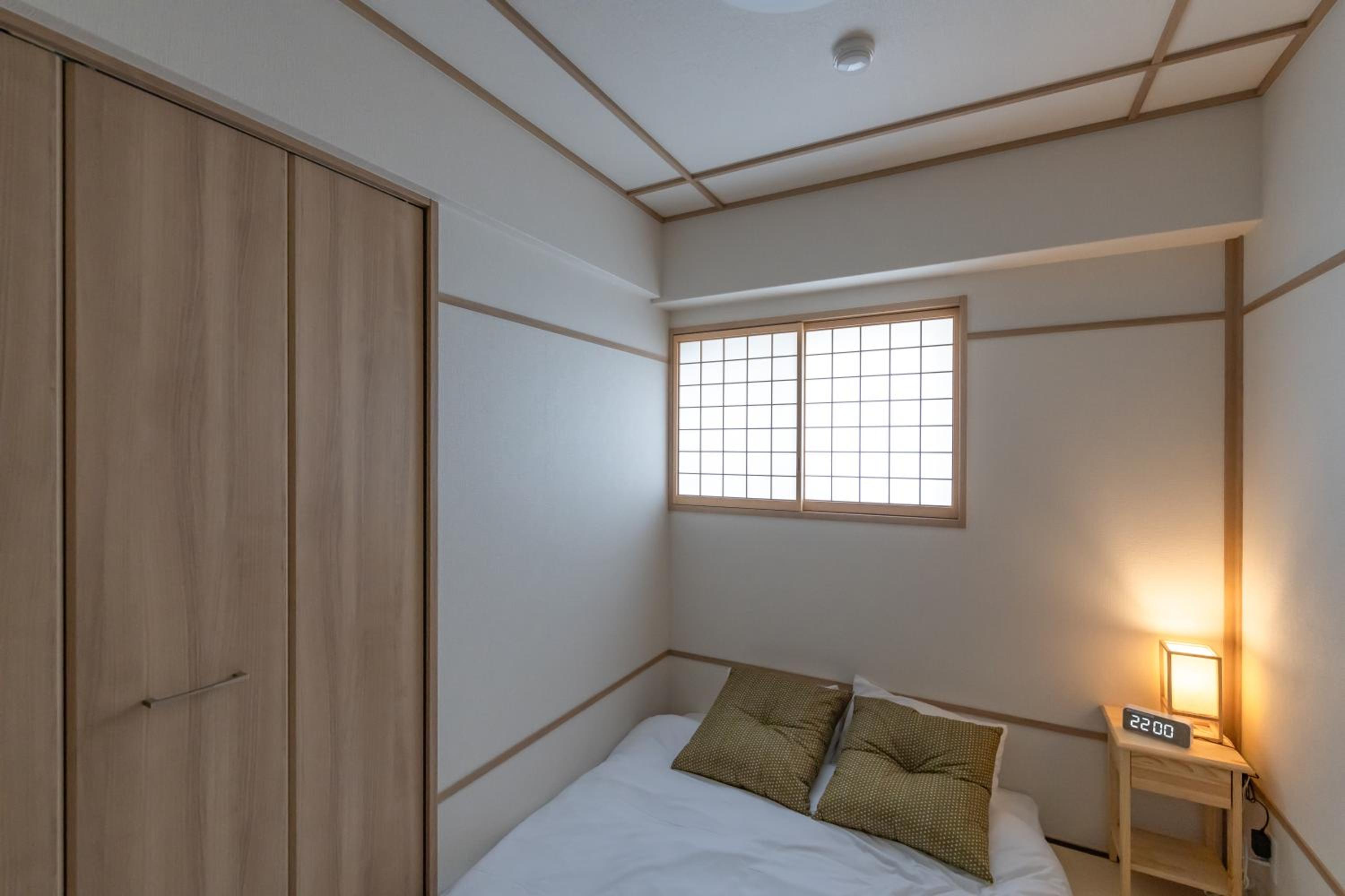 H2H Shinsaibashi