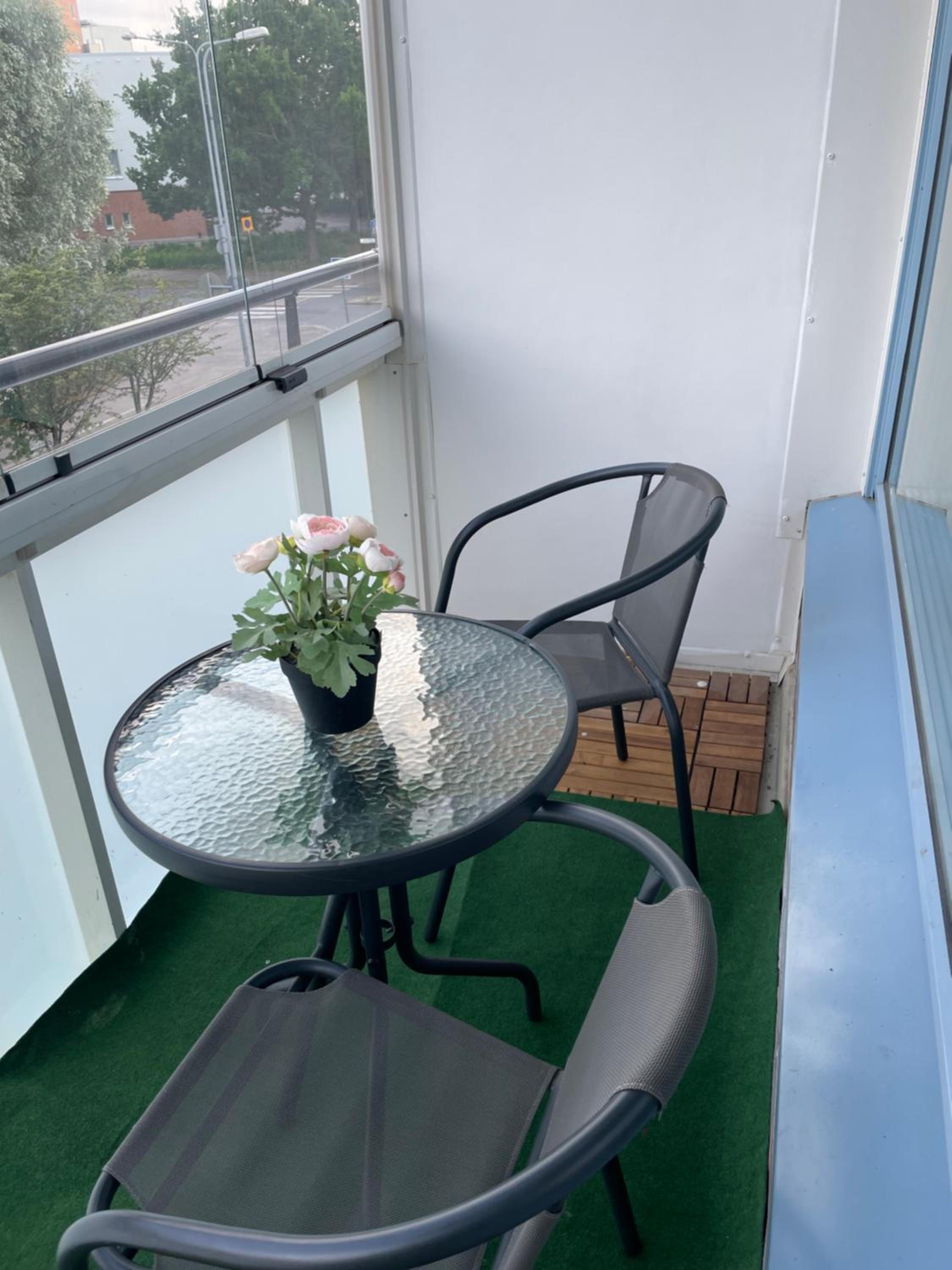 Helsinki, Private free parking, super easy to city centre and airport view 5